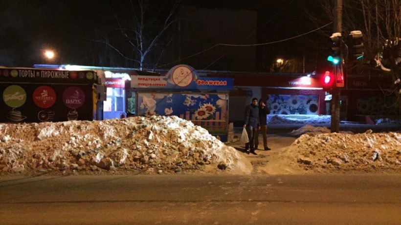 Саратовских чиновников накажут за снежные валы рядом с пешеходными переходами и остановками