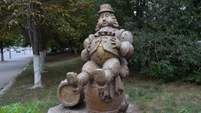Саратовский «Робин Бобин» вошел в энциклопедию самых необычных скульптур России