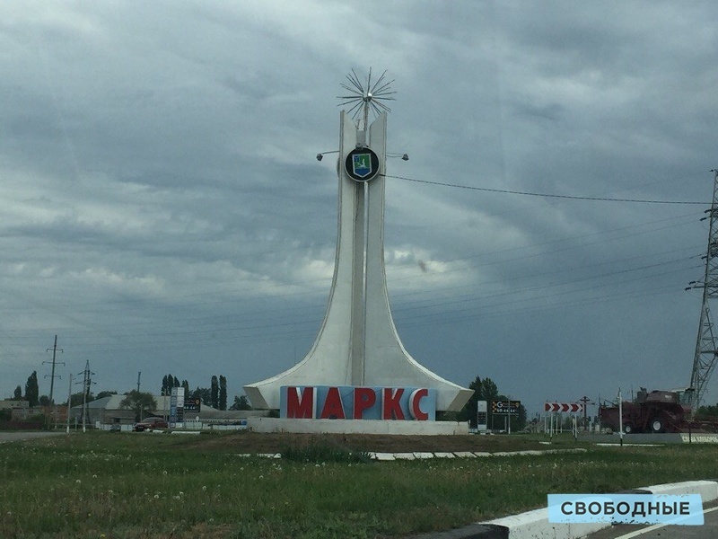 Житель Маркса жалуется на запрет властей справлять нужду в местной мэрии 