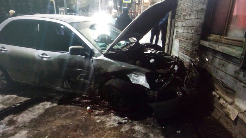 В Саратове водитель иномарки попал в больницу, нарушив правила проезда перекрестка 