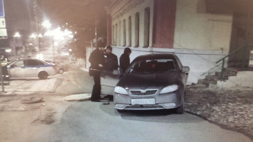 На Радищева машина без водителя сбила молодую девушку