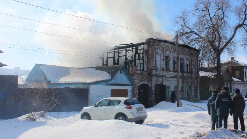 При пожаре в балаковском двухэтажном доме погиб пенсионер