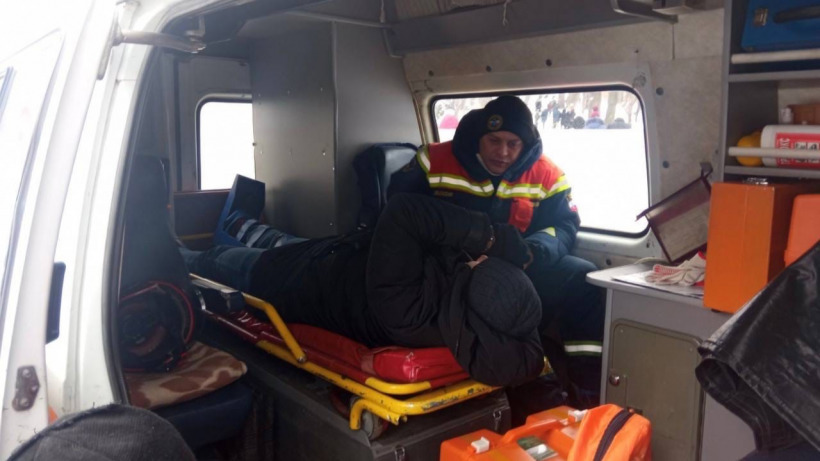 Саратовские спасатели помогли упавшему в горпарке мужчине и доставили его в больницу