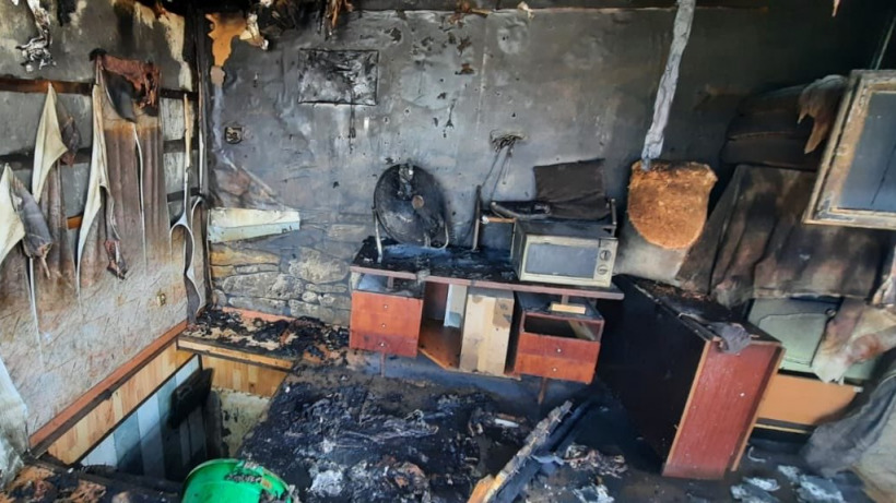 В Саратове сгорел сарай возле частного дома