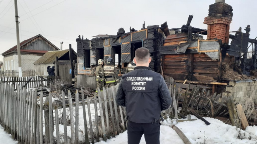 Житель Саратовской области не смог спасти мать из горящего дома