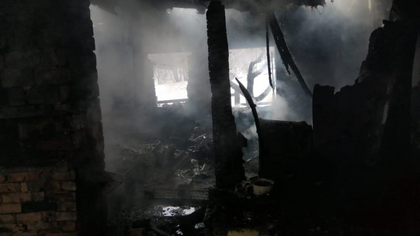 Гибель мужчины при пожаре в Хвалынске. На веранде загорелась канистра с бензином 