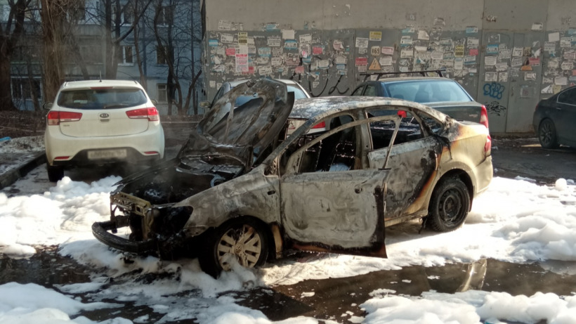 Пылающий на Шехурдина «Поло» повредил два других автомобиля