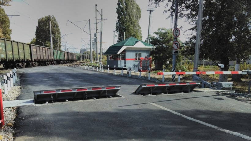 В Заводском районе Саратова на ночь закроют железнодорожный переезд