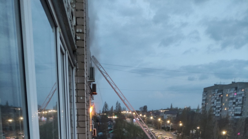 После пожара на Политехнической госпитализировали двух человек