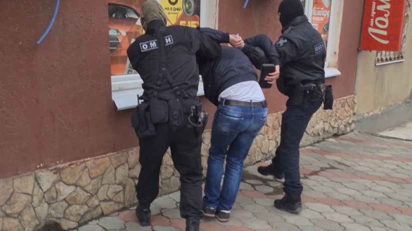 Саратовец ходил по цветочным и винным магазинам с фальшивыми деньгами