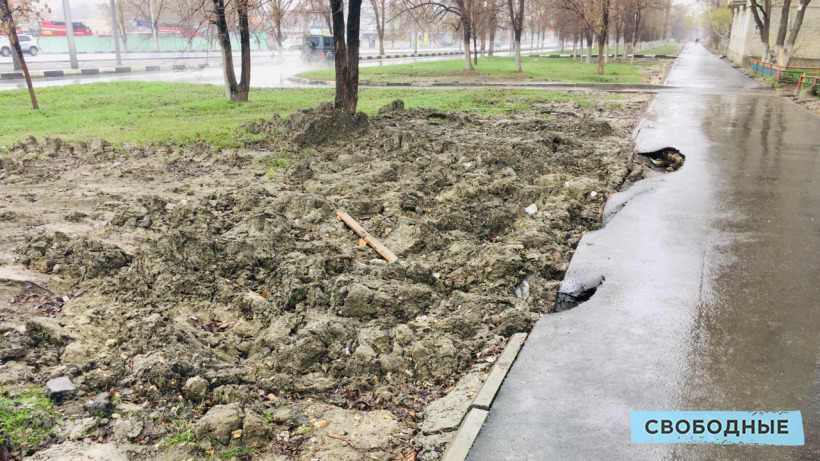 Чиновники о провале на проспекте Строителей: Коммунальщики перерыли тротуар без разрешения