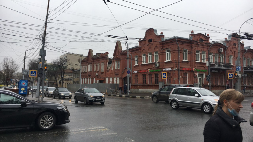 В центре Саратова несколько суток не работает светофор