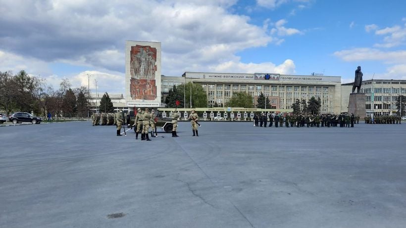 На Театральной площади прошла «социально дистанцированная» репетиция парада Победы