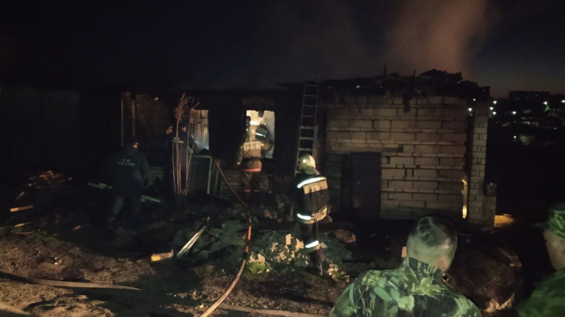 В Саратове при пожаре погибли молодая женщина и двое детей