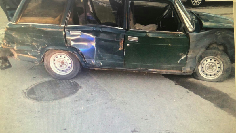 В Саратове при столкновении «Приоры» и «четверки» пострадали три человека