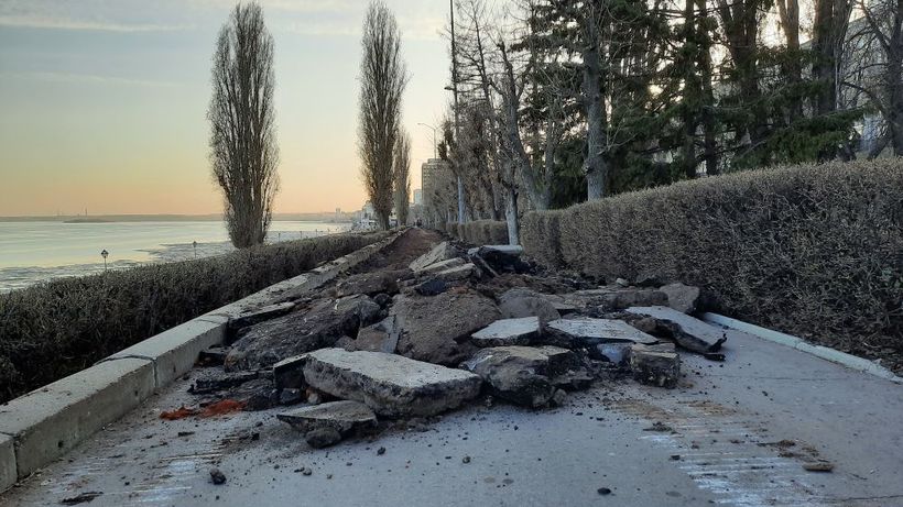Жители набережной Саратова винят в отсутствии воды в домах будущий фонтан