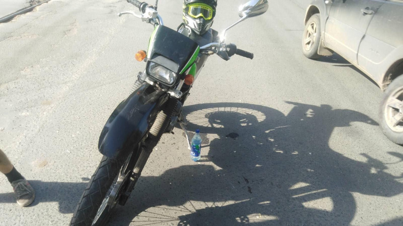 В Саратове мотоциклист сбил женщину на пешеходном переходе