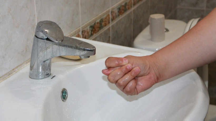 Жителей центральных саратовских улиц лишили воды до вечера