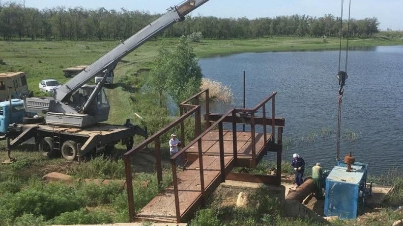 В Новоузенске началось заполнение водой озера Калач