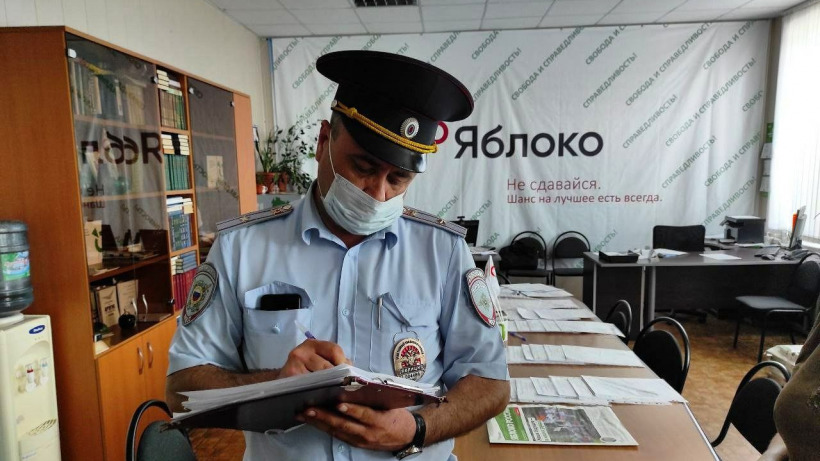 Полиция вновь пришла в офис саратовского «Яблока»