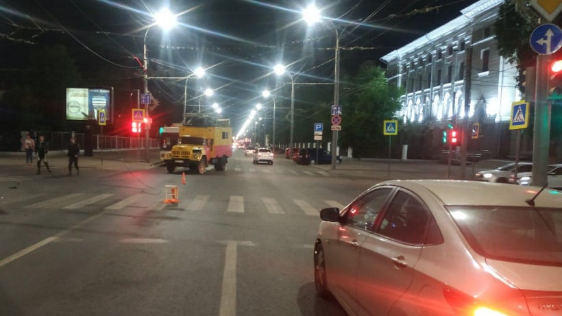 Саратовский мотоциклист пострадал из-за троллейбусных проводов над дорогой