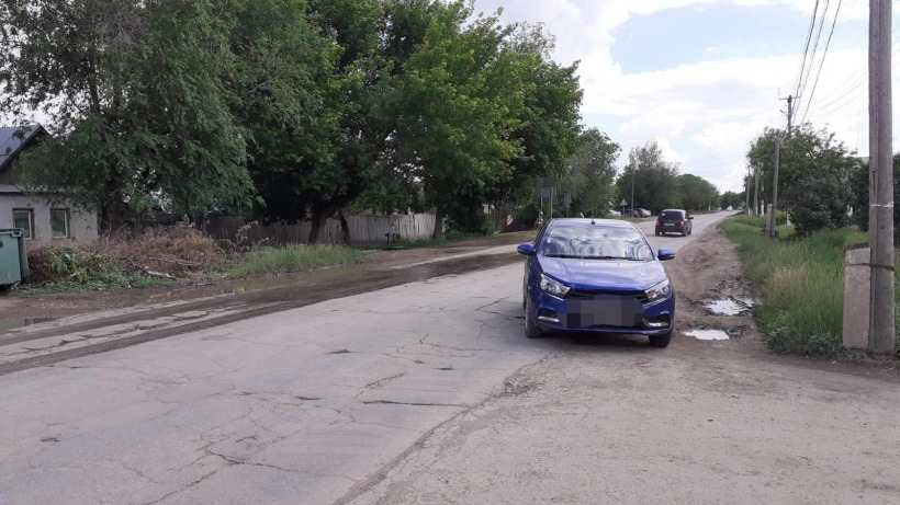 В Пугачеве школьник переходил дорогу и попал под машину
