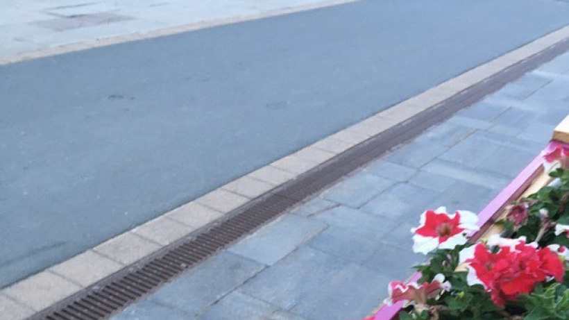 Велодорожка на Волжской оказалась специальным проездом для коммунальной техники