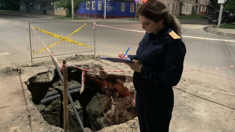 В центре Саратова мужчина погиб в коммунальной яме