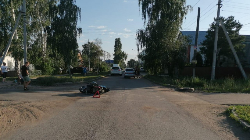 В Балакове 15-летний скутерист врезался в «десятку»