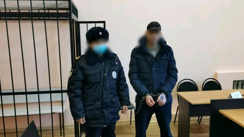 Мужчина избил девушку молотком до смерти и на неделю запер с подругой. Вынесен приговор