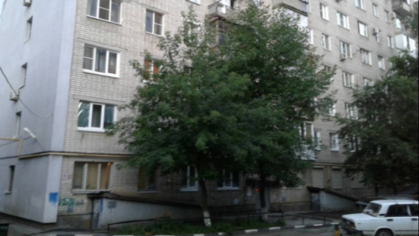 В Саратове еще один малыш выпал из окна, опершись на москитную сетку