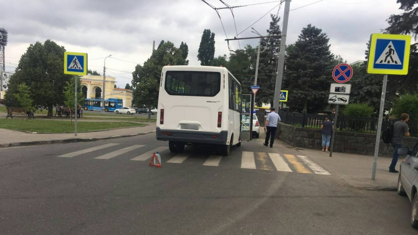 На Аткарской водитель маршрутки сбил пенсионерку