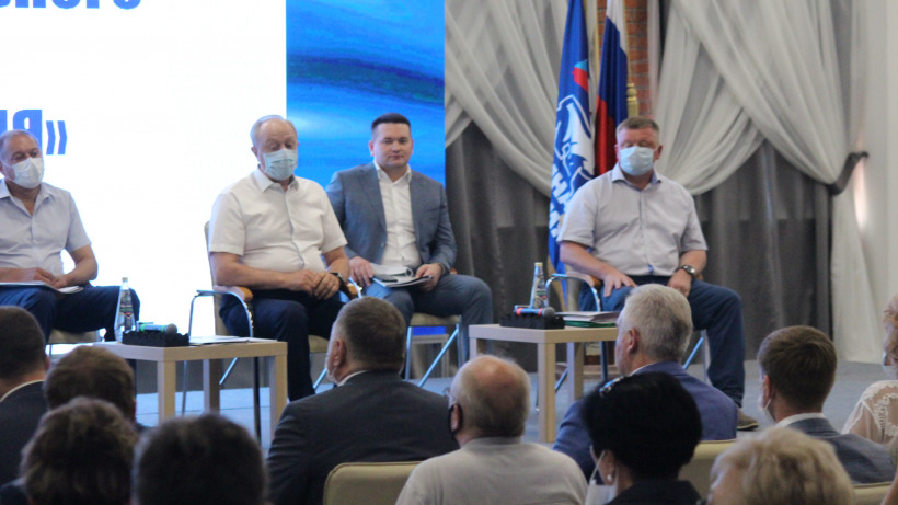 На конференции «Единой России» саратовский губернатор предложил коллегам экскурсию в «красную зону»  