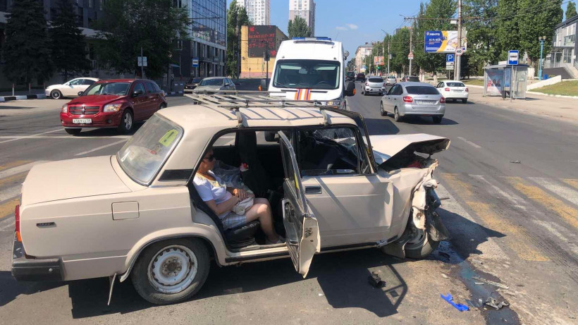 На Чернышевского в Саратове столкнулись две «семерки»