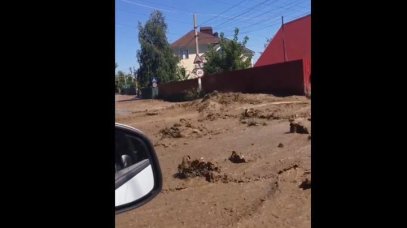 В Саратове из-за прорыва трубы сошел коммунальный сель