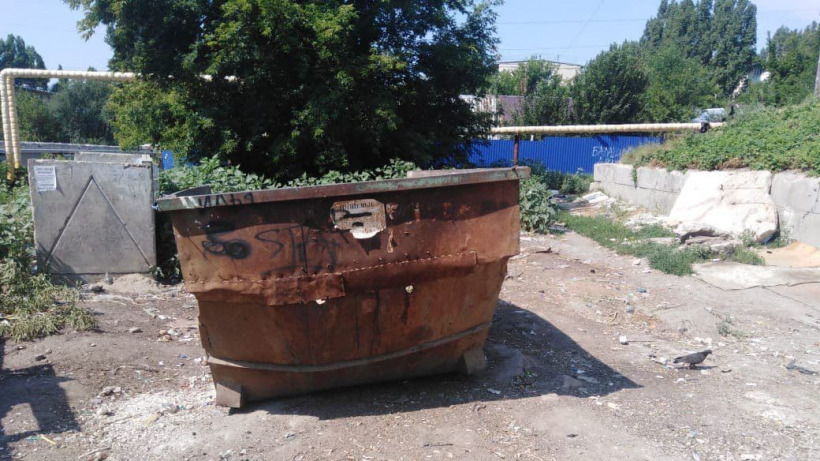 После жалобы саратовчанки мусорку в Заводском районе быстро расчистили