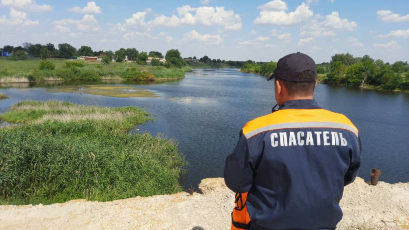 Из Большого Узеня спасатели достали мертвеца