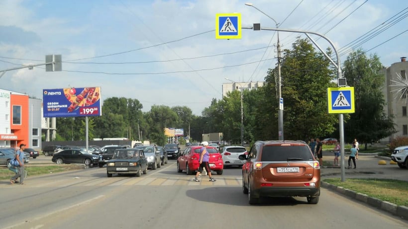 В Энгельсе женщина на иномарке сбила школьника