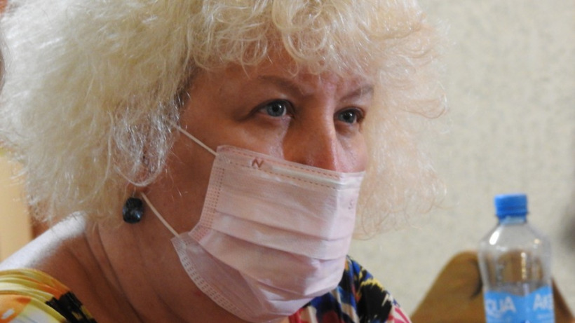 Общественница: Саратовские дети превратили гаражи на улице Батавина в бассейн