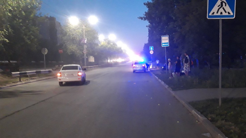 В Саратове водитель на переходе сбил коляску с ребенком