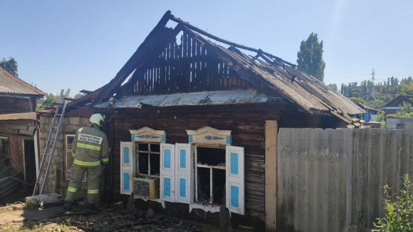 В Энгельсе во время пожара в частном доме пострадали четверо детей