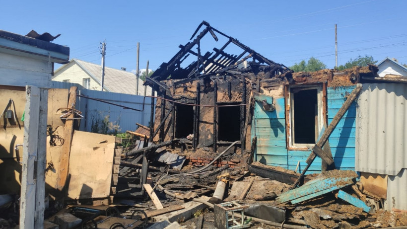 Пострадавшие при пожаре в Энгельсе многодетная мама и младший ребенок находятся в тяжелом состоянии