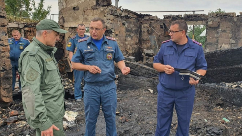 По факту гибели пожилой пары с тремя внуками в огне под Балаковом возбудили уголовное дело