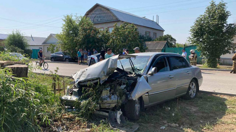 После ДТП в Пугачеве спасатели вызволили двух водителей из покореженных машин