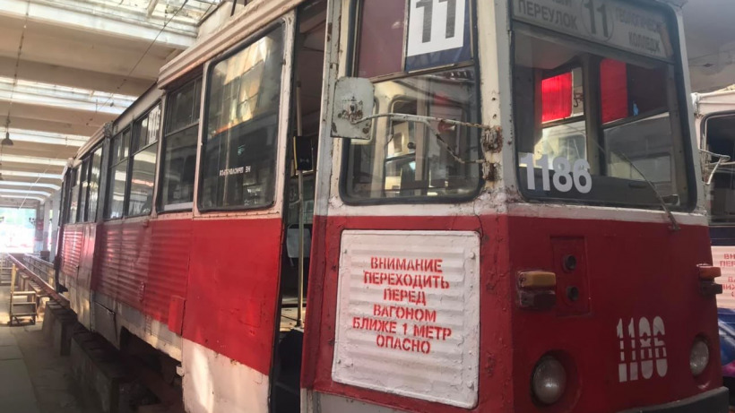 В Саратове при движении загорелся двигатель трамвая