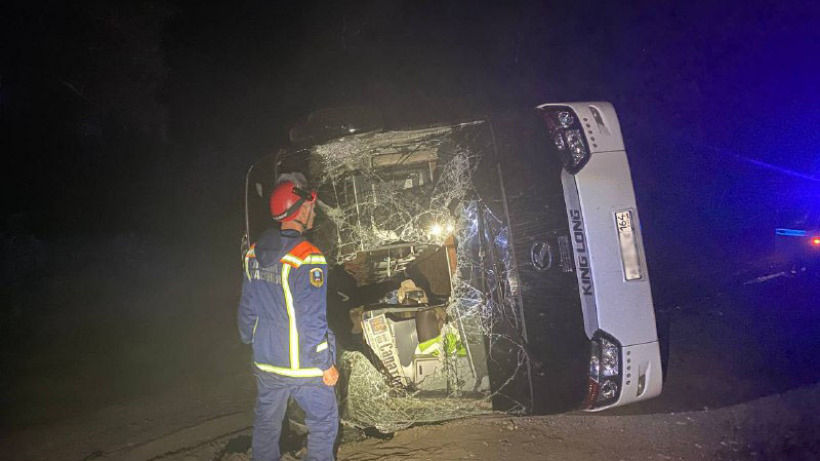 На трассе в Саратовской области перевернулся междугородний автобус. Пострадали 13 человек