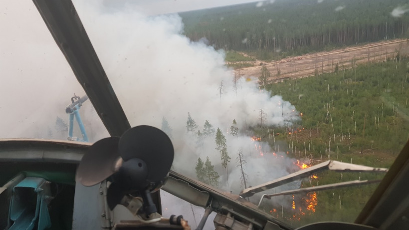 Вертолеты саратовских росгвардейцев тушат леса Мордовии и Нижегородской области