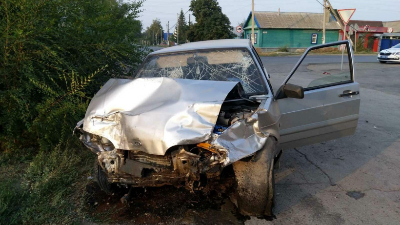 В Пугачеве столкнулись «Шкода» и ВАЗ. Трое пострадавших