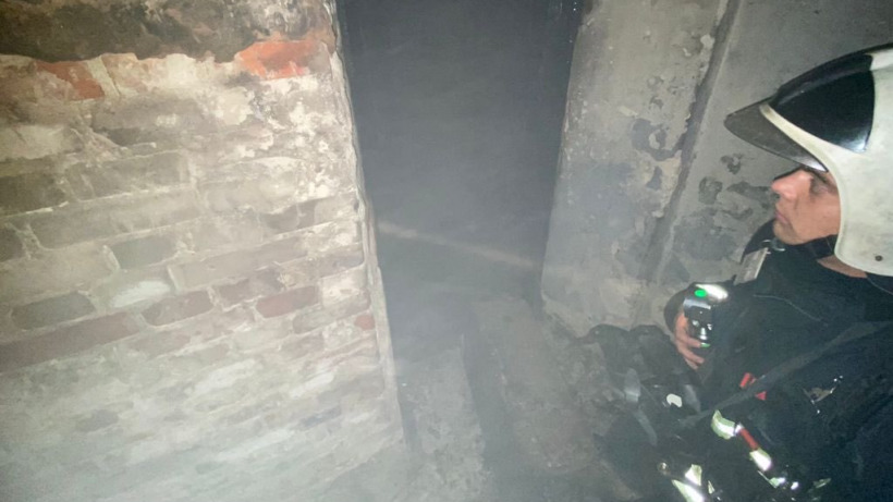 Ночью саратовские пожарные спасли троих детей из горящего дома