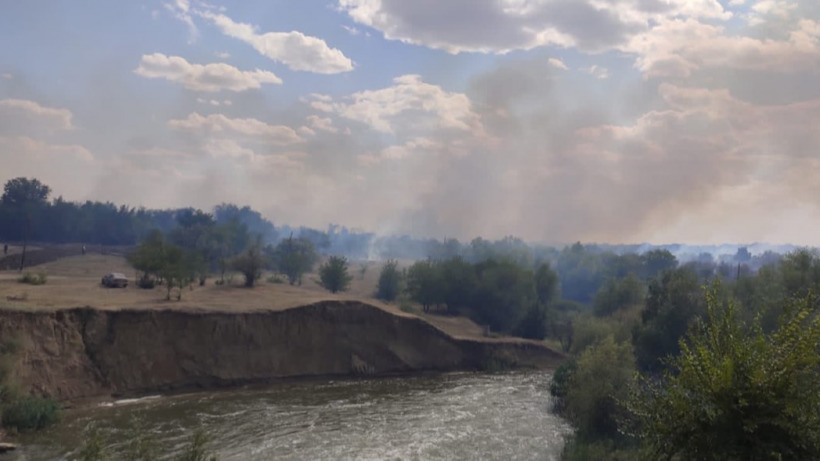 Глава правительства взял на особый контроль пожар в пригороде Ершова  